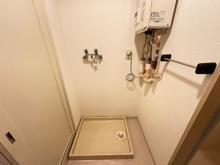 物件内観写真18　(洗濯機置場)
