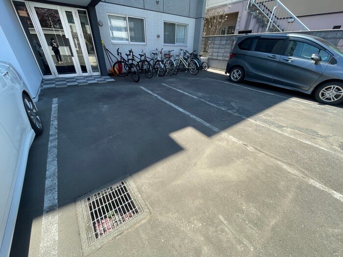 物件外観写真4　(駐車場)