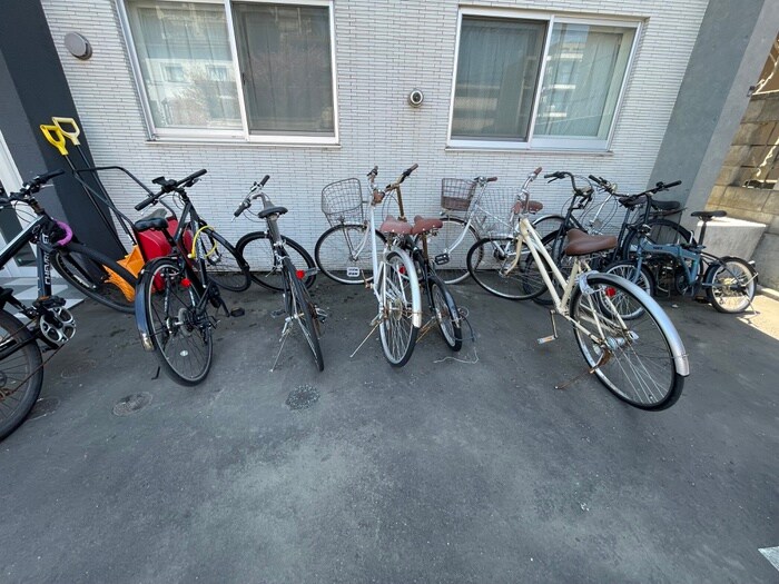 物件外観写真5　(駐輪場)