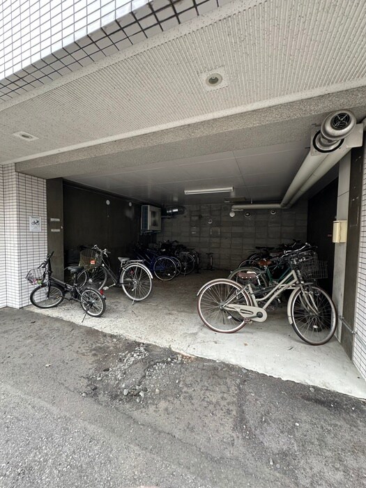 物件外観写真4　(駐輪場)