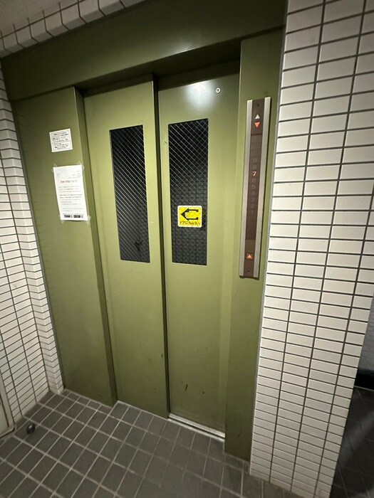 物件外観写真6　(エントランス部分)