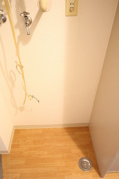 物件内観写真14　(洗濯機置場)