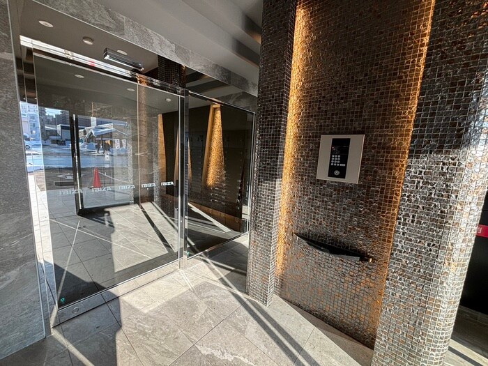 物件外観写真4　(エントランス部分)