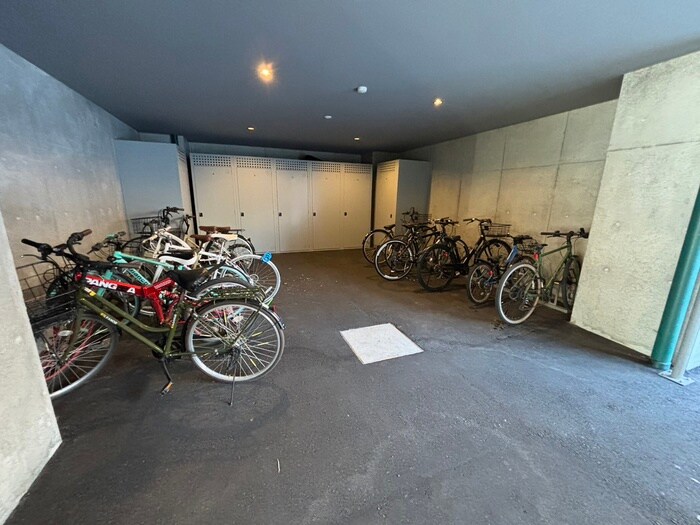 物件外観写真6　(駐輪場)