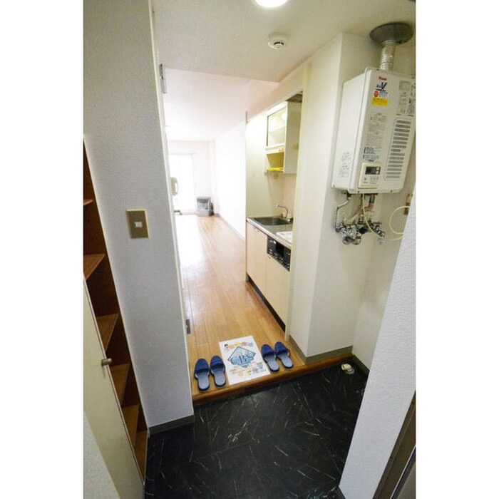 物件内観写真12　(玄関)