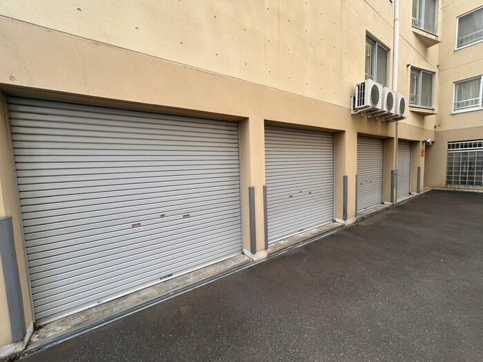 物件外観写真3　(駐車場)