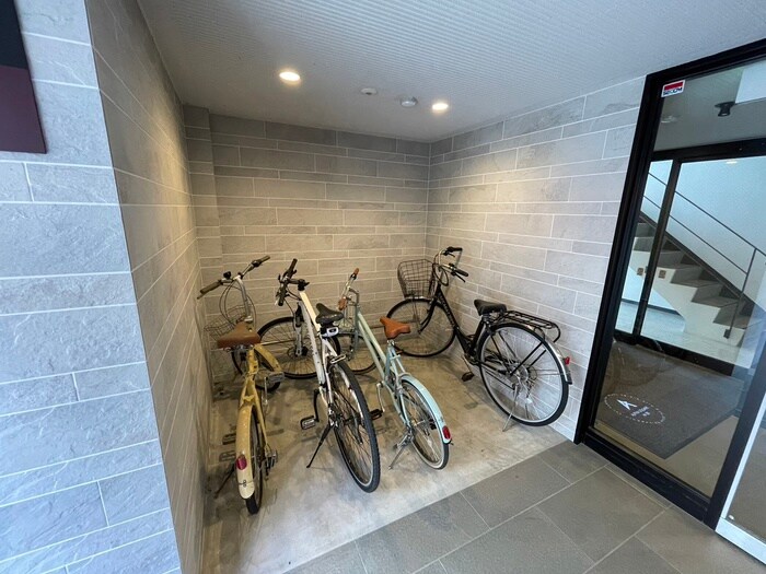 物件外観写真4　(駐輪場)