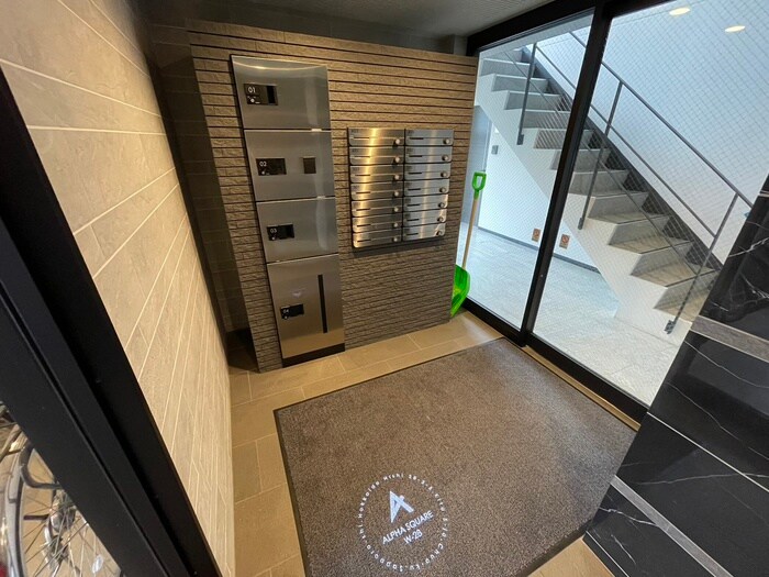 物件外観写真6　(エントランス部分)