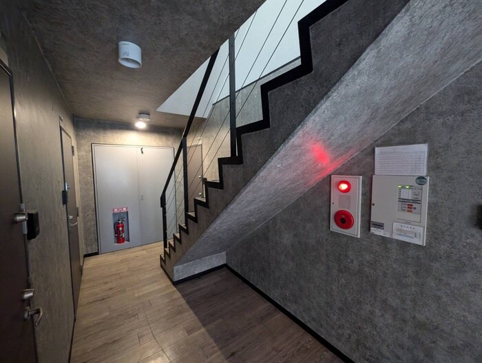 物件外観写真5　(エントランス部分)