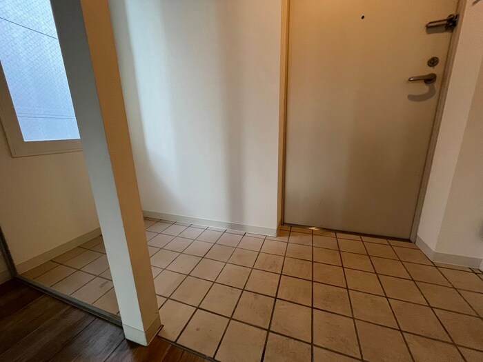 物件内観写真16　(玄関)