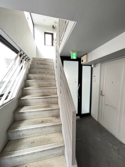 物件外観写真4　(エントランス部分)