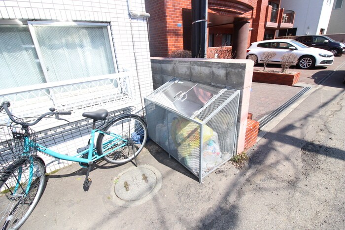 物件外観写真6　(駐輪場)
