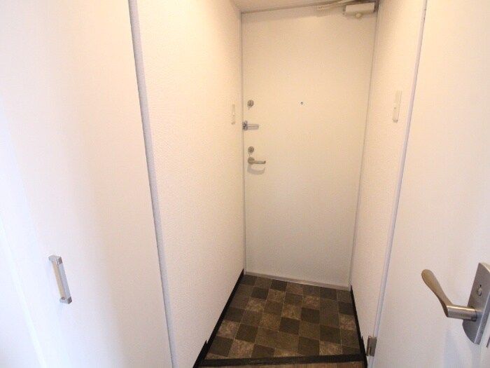 物件内観写真16　(玄関)