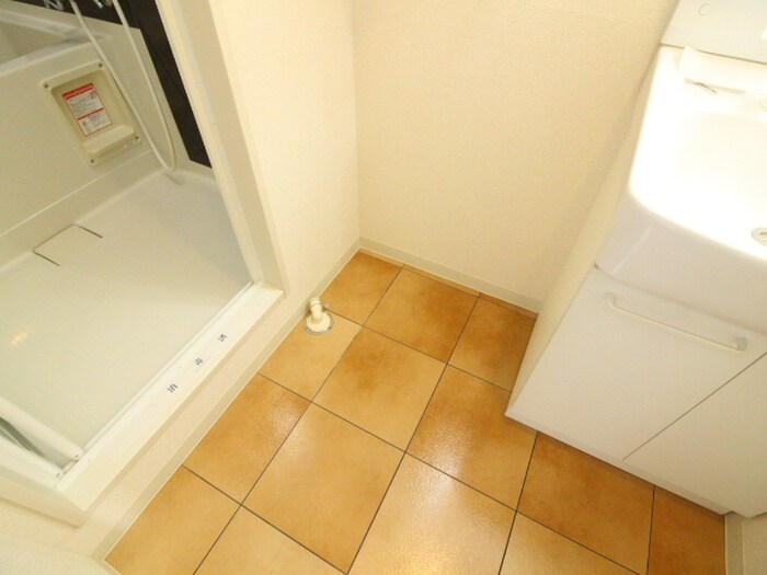 物件内観写真18　(洗濯機置場)