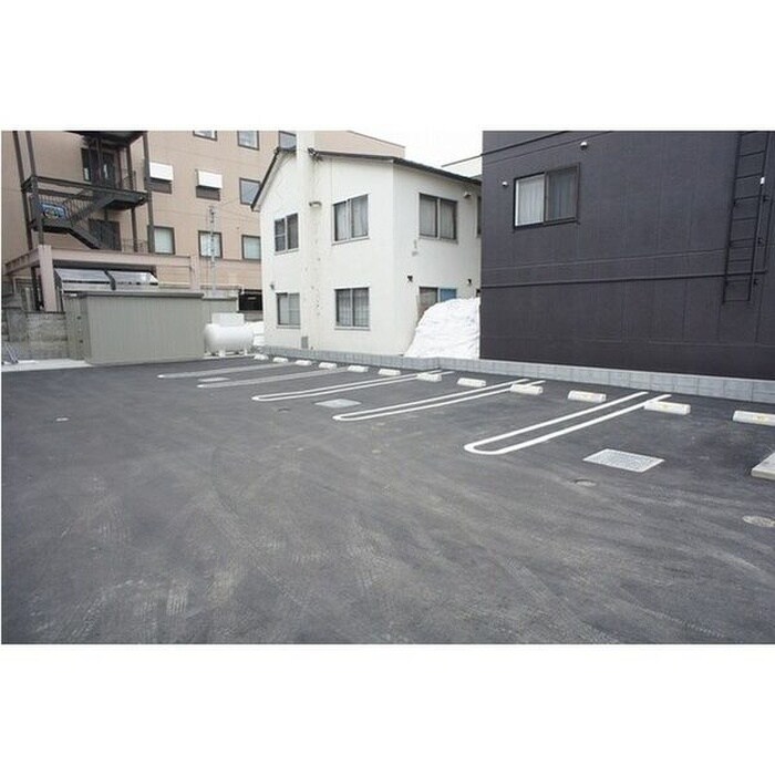 物件外観写真5　(駐車場)