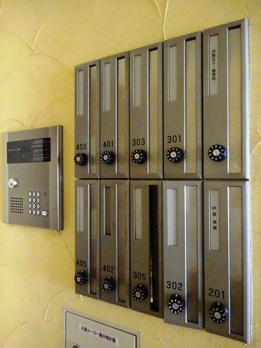 物件外観写真4　(エントランス部分)