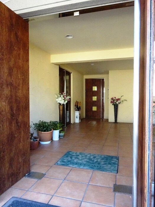 物件外観写真6　(エントランス部分)