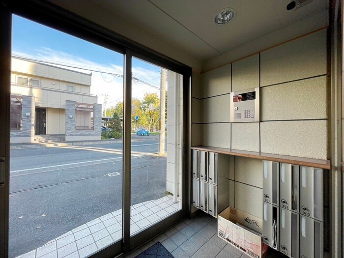 物件外観写真3　(エントランス部分)