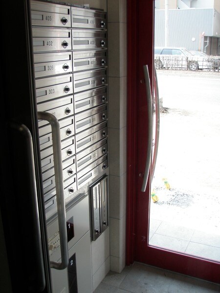 物件外観写真3　(エントランス部分)