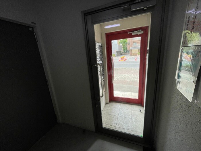 物件外観写真6　(エントランス部分)
