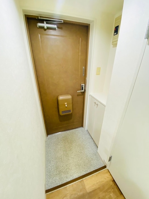 物件内観写真16　(玄関)