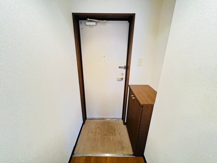物件内観写真16　(玄関)