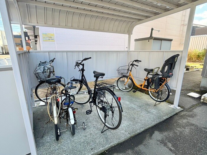 物件外観写真5　(駐輪場)