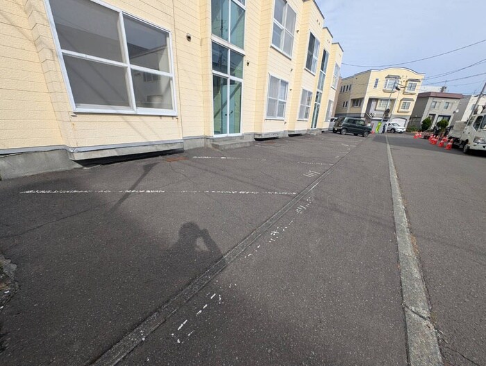 物件外観写真5　(駐車場)