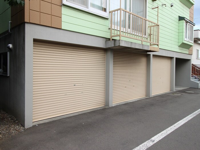 物件外観写真4　(駐車場)