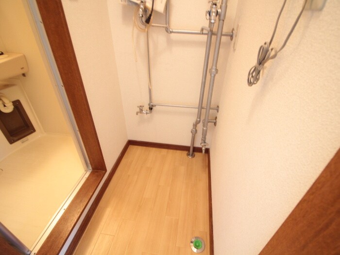 物件内観写真14　(洗濯機置場)