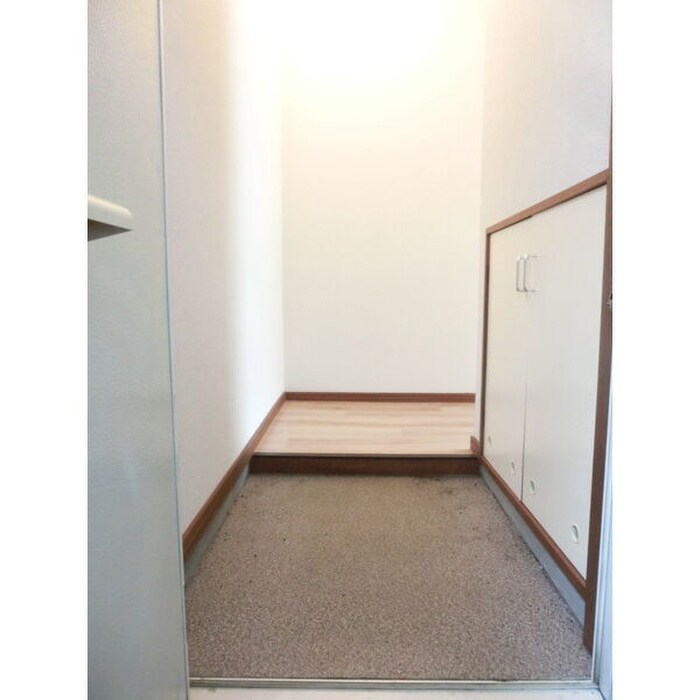 物件内観写真16　(玄関)