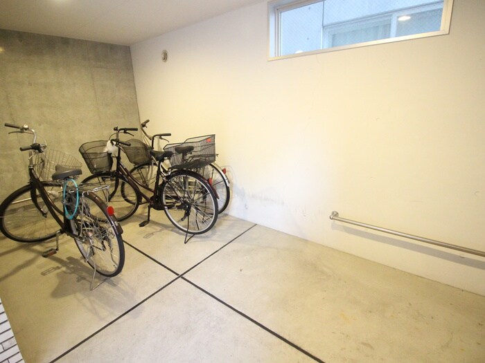 物件外観写真5　(駐輪場)