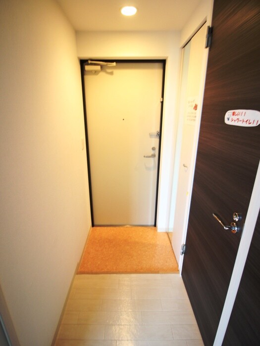 物件内観写真16　(玄関)