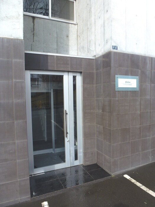 物件外観写真5　(エントランス部分)