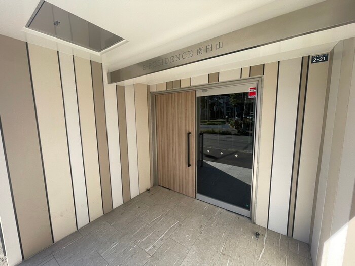 物件外観写真5　(エントランス部分)