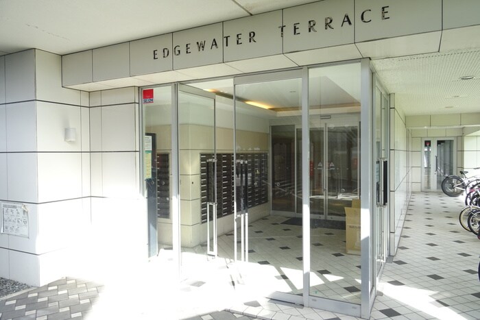 物件外観写真4　(エントランス部分)