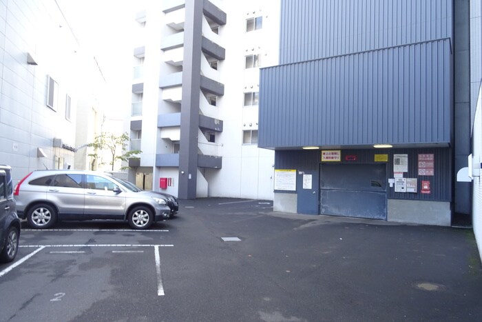 物件外観写真5　(駐車場)