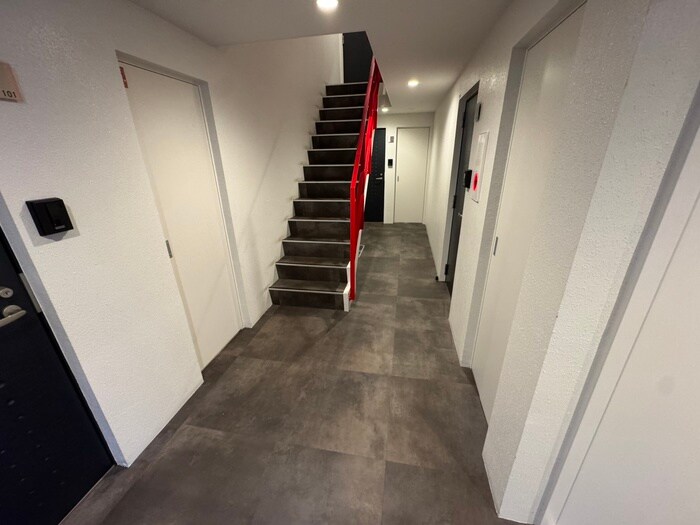 物件外観写真6　(エントランス部分)