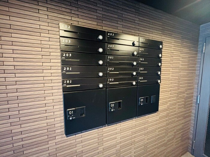 物件外観写真3　(エントランス部分)