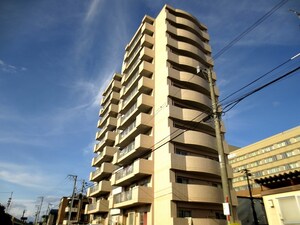 エメラルドグリ－ン中の島外観写真