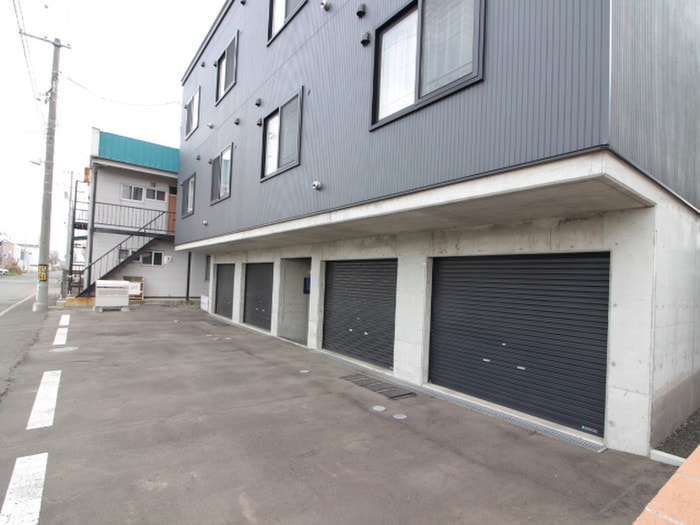 物件外観写真3　(駐車場)