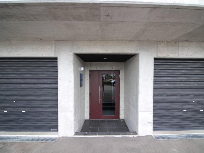 物件外観写真5　(エントランス部分)