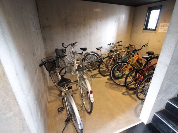 物件外観写真6　(駐輪場)