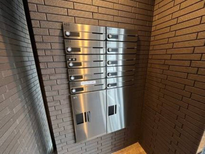 物件外観写真4　(エントランス部分)