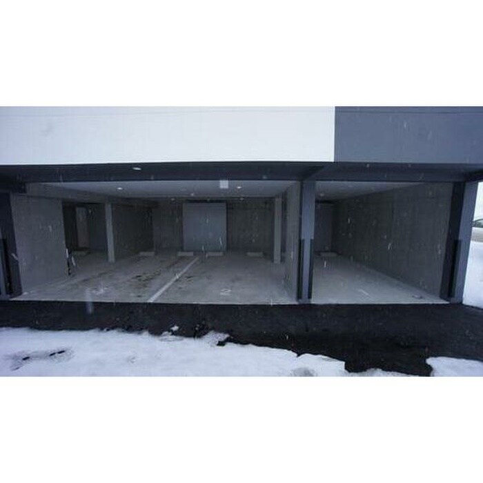 物件外観写真6　(駐車場)