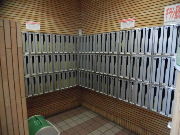 物件外観写真5　(エントランス部分)