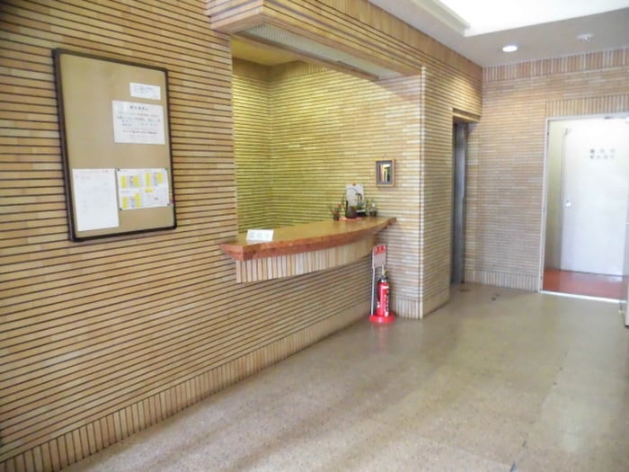 物件外観写真6　(エントランス部分)