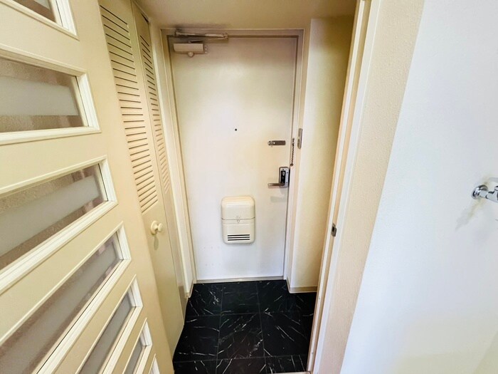 物件内観写真15　(玄関)