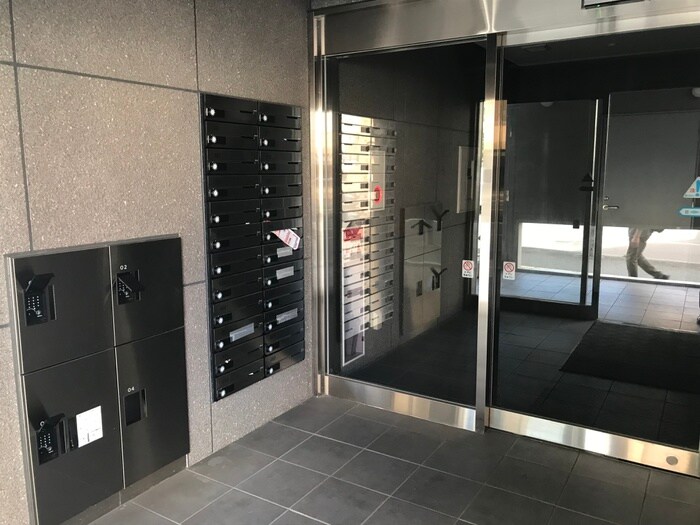 物件外観写真4　(エントランス部分)