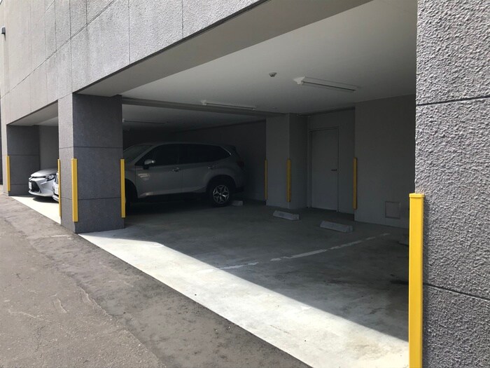 物件外観写真5　(駐車場)